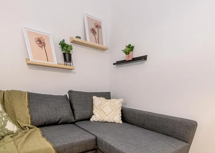 Bona\'S Guest House